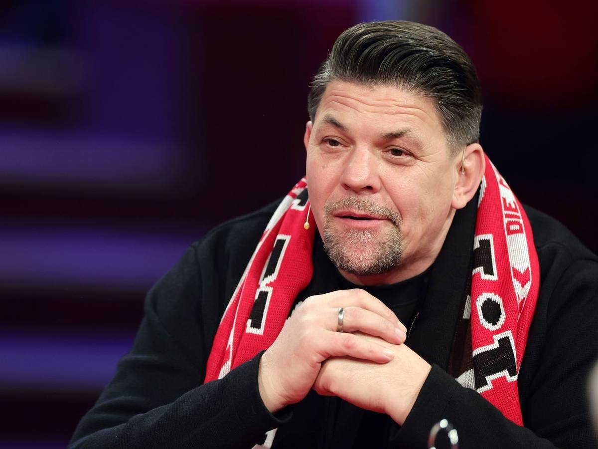 Tim Mälzer hat im Podcast „Kerners 11“ verraten, sich einst als Koch der Nationalelf beworben zu haben. (Bild: 2023 Getty Images/Andreas Rentz)