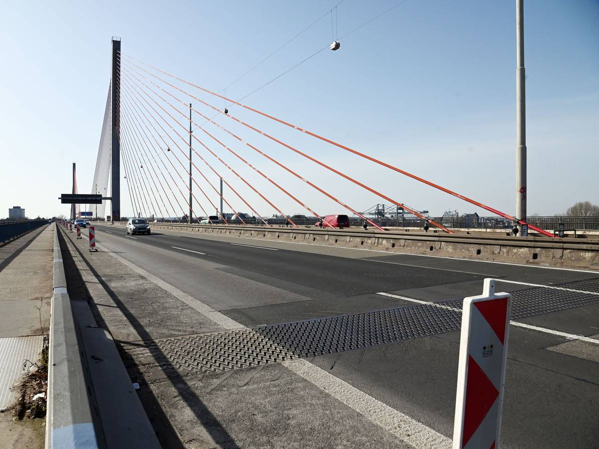 Die Autobahn A565 führt auf der Bonner Nordbrücke (Friedrich-Ebert-Brücke) über den Rhein. Seit dem 3. Juni ist sie gesperrt. Wie geht es weiter?