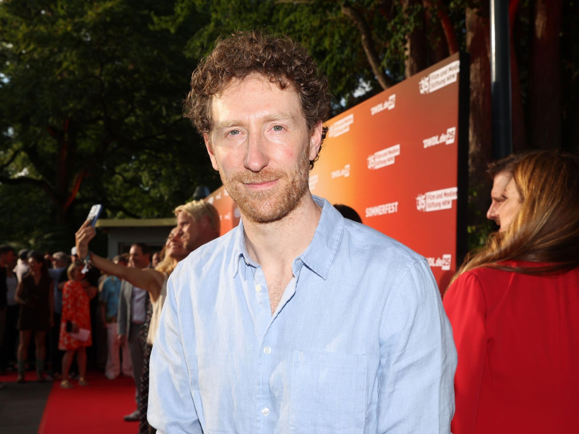 Louis Klamroth beim Sommerfest der Film- und Medien-Stiftung NRW.