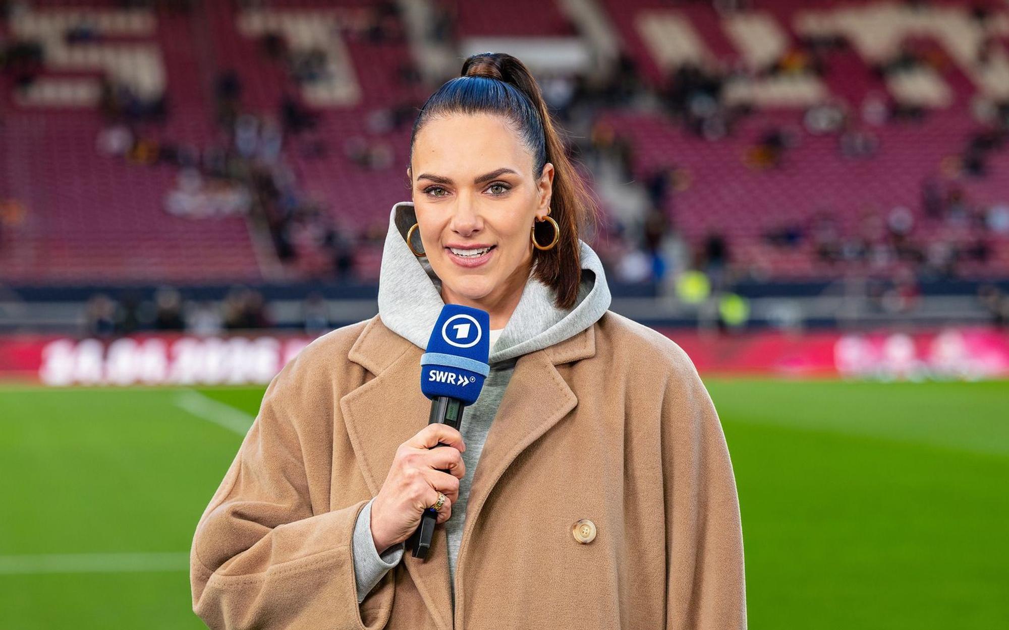 Esther Sedlaczek hat erstmals öffentlich über einen körperlichen Zusammenbruch gesprochen, den sie nach der Geburt ihres ersten Kindes erlitten hatte. (Bild: SWR / Patricia Neligan)
