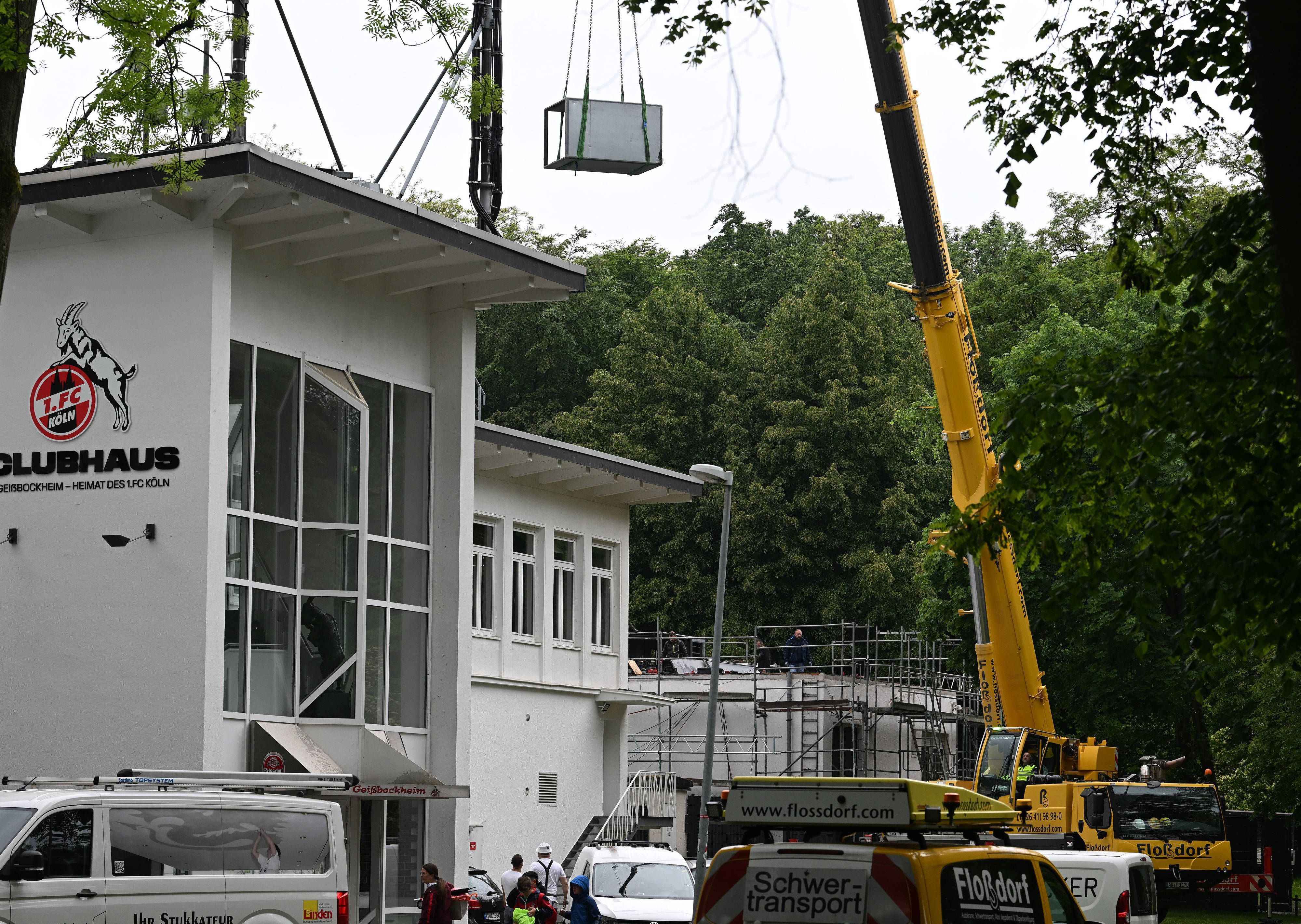 Renovierungsarbeiten am Geißbockheim in Köln.