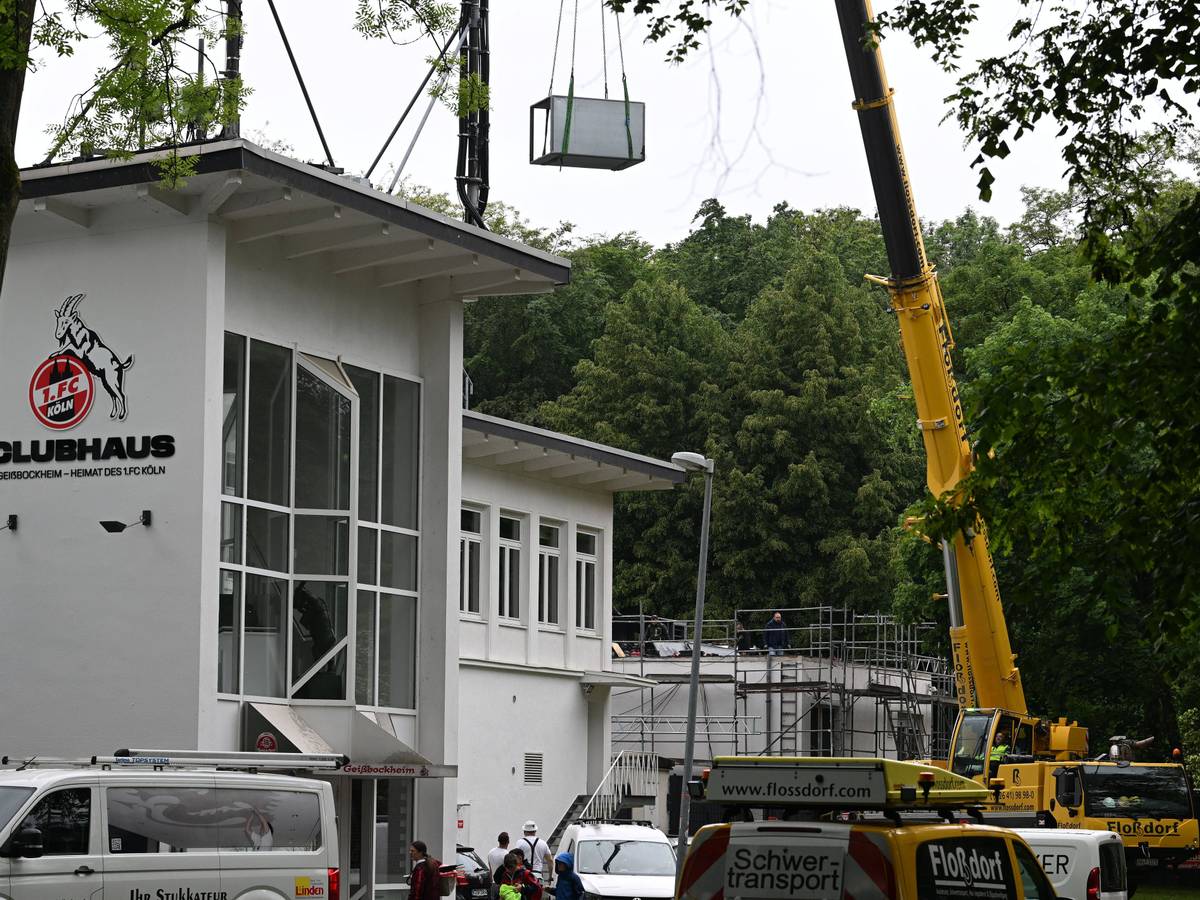 Renovierungsarbeiten am Geißbockheim in Köln.