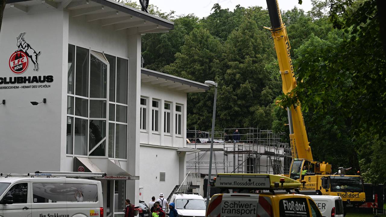 Renovierungsarbeiten am Geißbockheim in Köln.