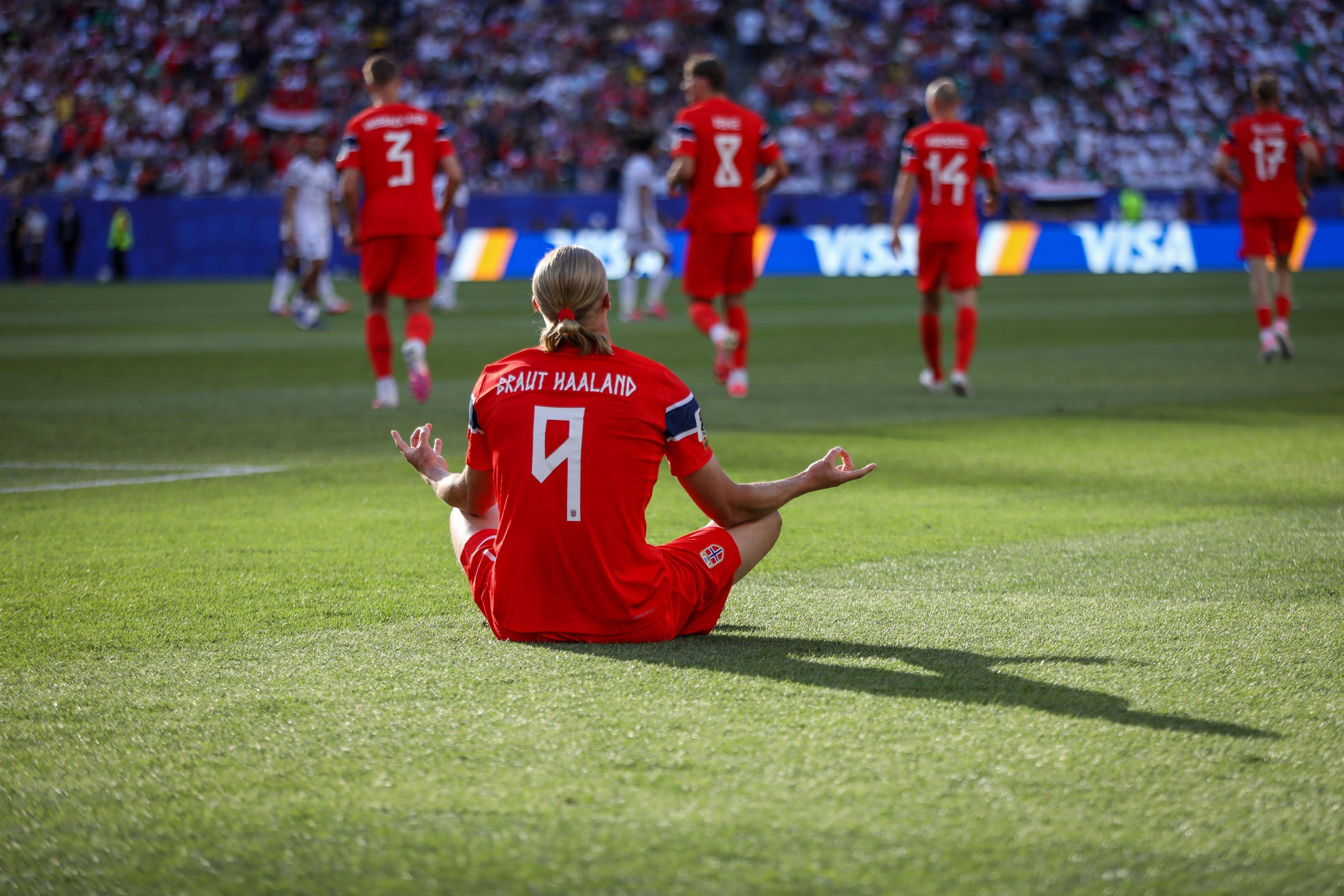 Traf beim WM-Auftakt der Norweger gleich doppelt: Superstar Erling Haaland