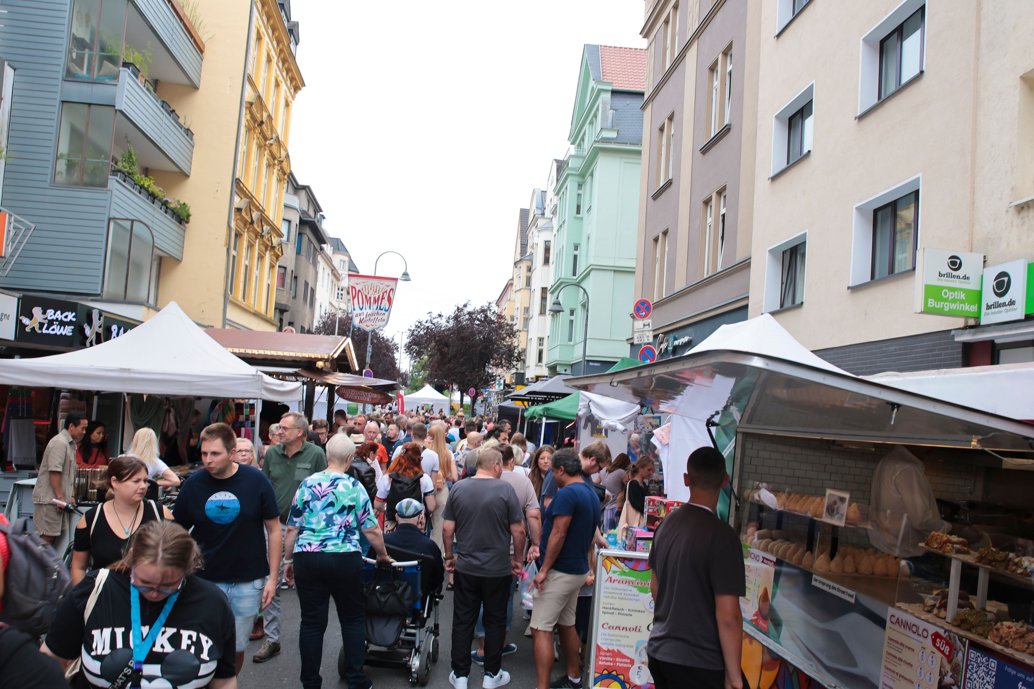 Blick auf ein Straßenfest in Köln (Symbolfoto)