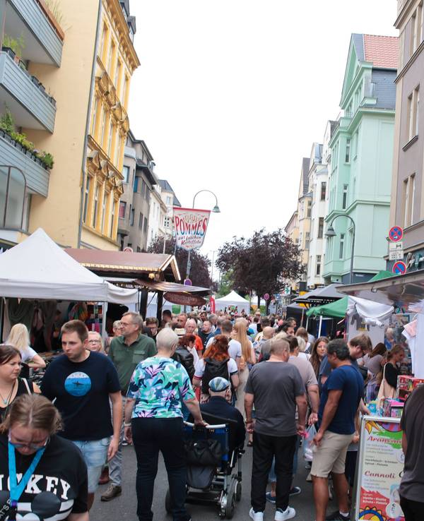 Blick auf ein Straßenfest in Köln (Symbolfoto)