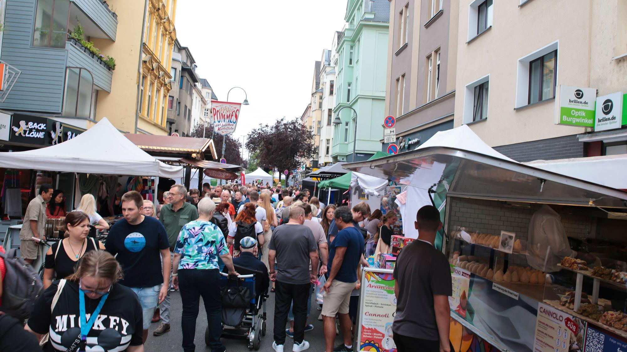 Blick auf ein Straßenfest in Köln (Symbolfoto)