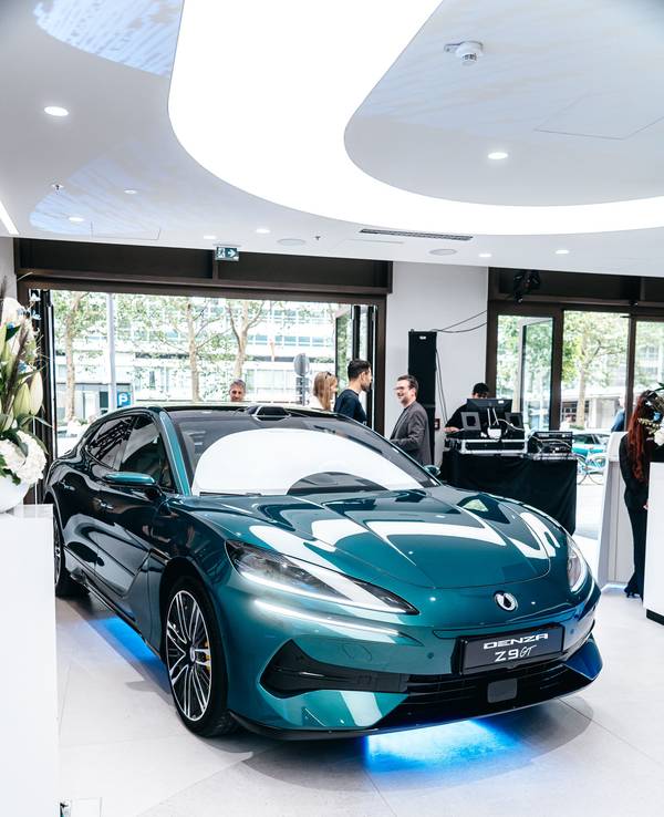Auto-Party am Rudolfplatz: Der neue Denza Z9 GT wurde im neuen Shop am Habsburgerring vorgestellt.