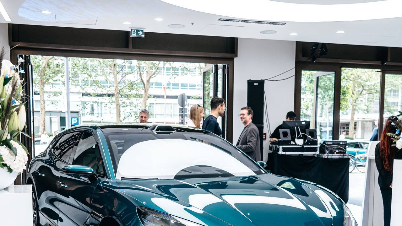 Auto-Party am Rudolfplatz: Der neue Denza Z9 GT wurde im neuen Shop am Habsburgerring vorgestellt.