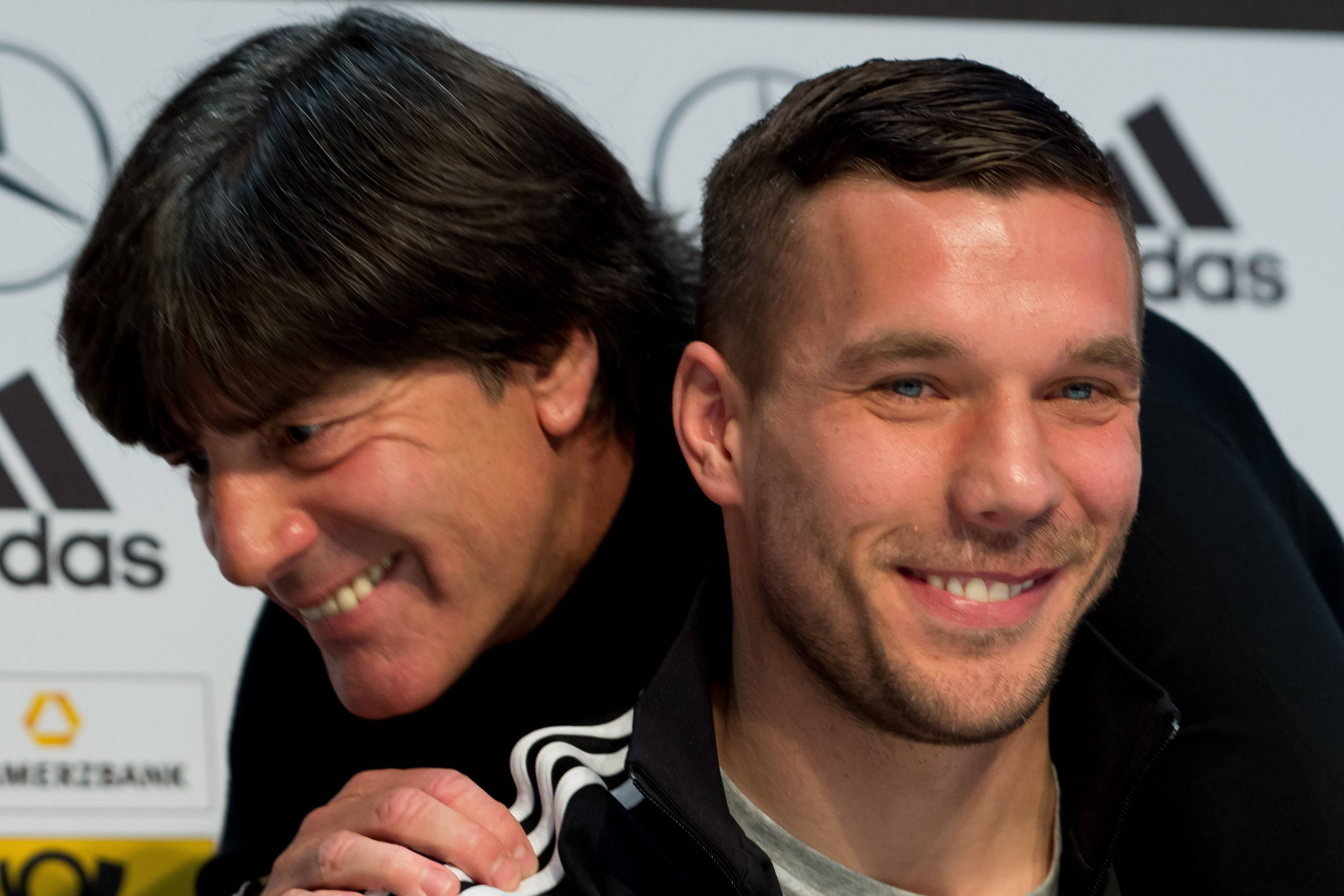 Ex-Bundestrainer Joachim Löw und Lukas Podolski.