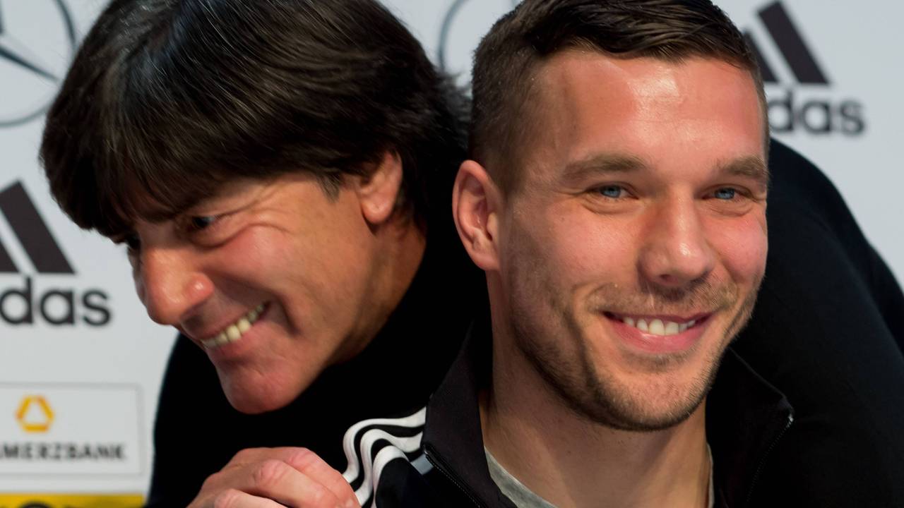 Ex-Bundestrainer Joachim Löw und Lukas Podolski.