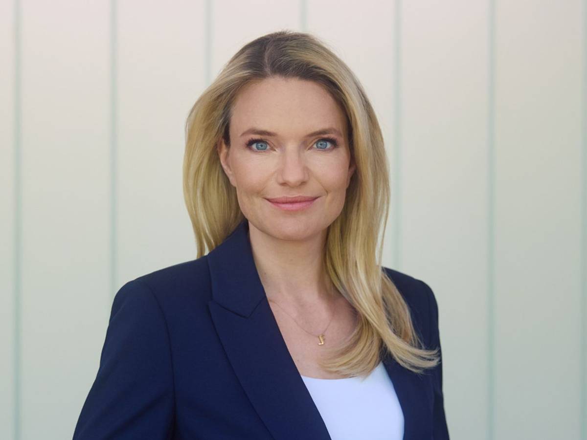 Sarah Tacke wird in der Sommerpause mit einem eigenen Talkformat den Sendeplatz von „Maybrit Illner“ übernehmen. (Bild: ZDF / Bo Lelewel)