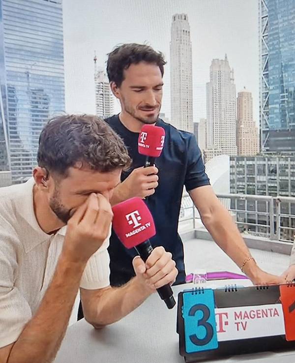 Thomas Müller, Mats Hummels und Johannes B. Kerner im MagentaTV-Studio während der WM 2026 mitten in New York.