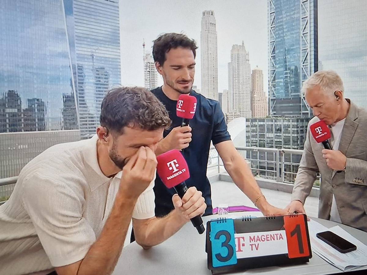 Thomas Müller, Mats Hummels und Johannes B. Kerner im MagentaTV-Studio während der WM 2026 mitten in New York.