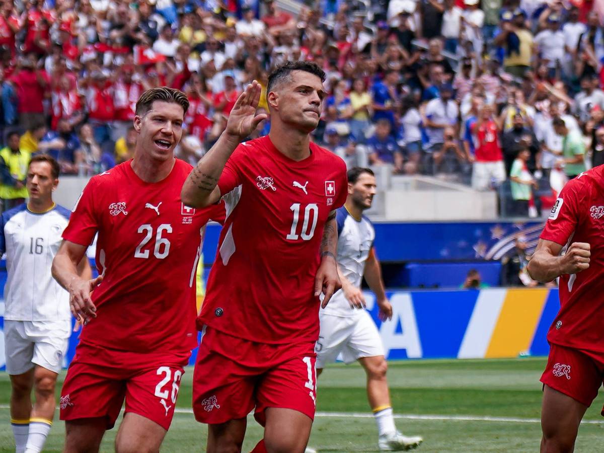 Granit Xhaka macht den „Redet-ihr-nur-Jubel“.