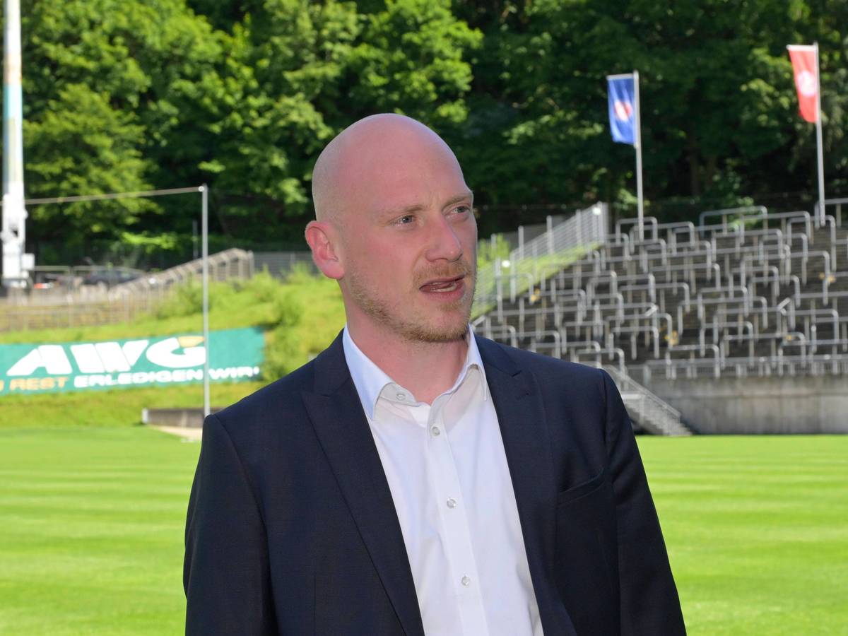 Lennart Strufe bei einem Medientermin des Wuppertaler SV.
