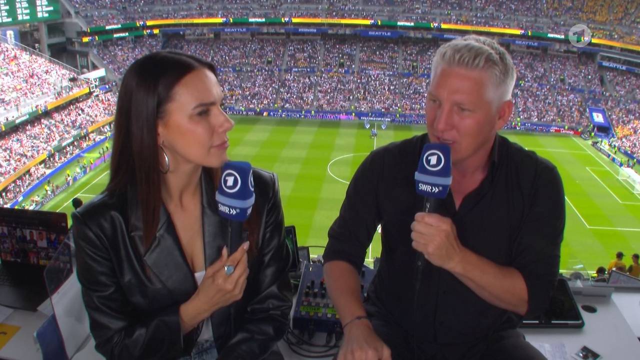 ARD-Übertragung bei der WM 2026 mit Esther Sedlaczek und Bastian Schweinsteiger.