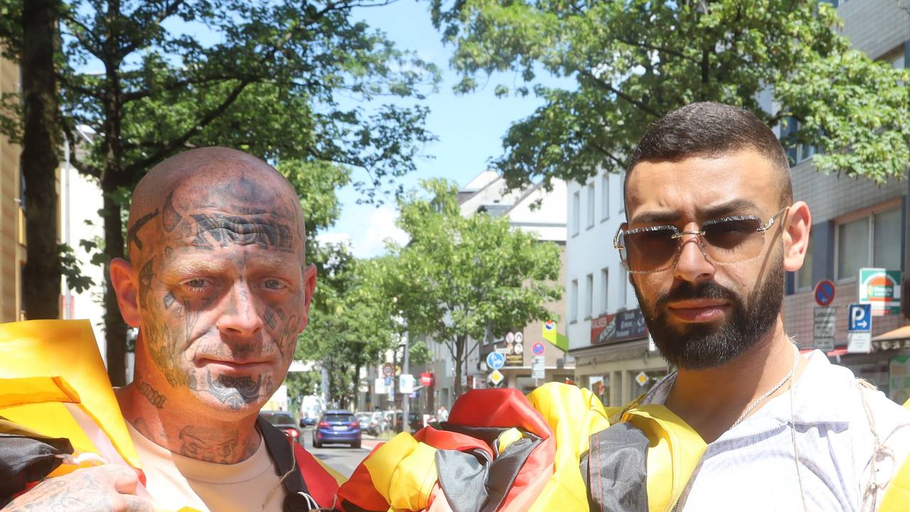 Oliver Huhn und Fadi Said mit Deutschlandfahnen