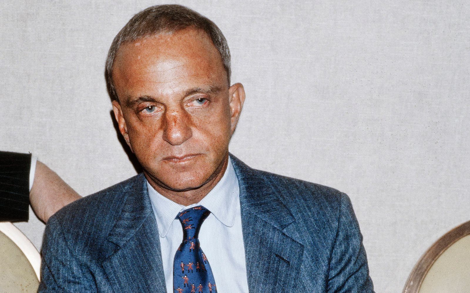 Roy Cohn (Bild) war ein enger Vertrauter des Senators Joseph McCarthy. Jahre später wurde er auch zu Donald Trumps rechter Hand. (Bild: IMAGO / glasshouseimages / Circa Images)