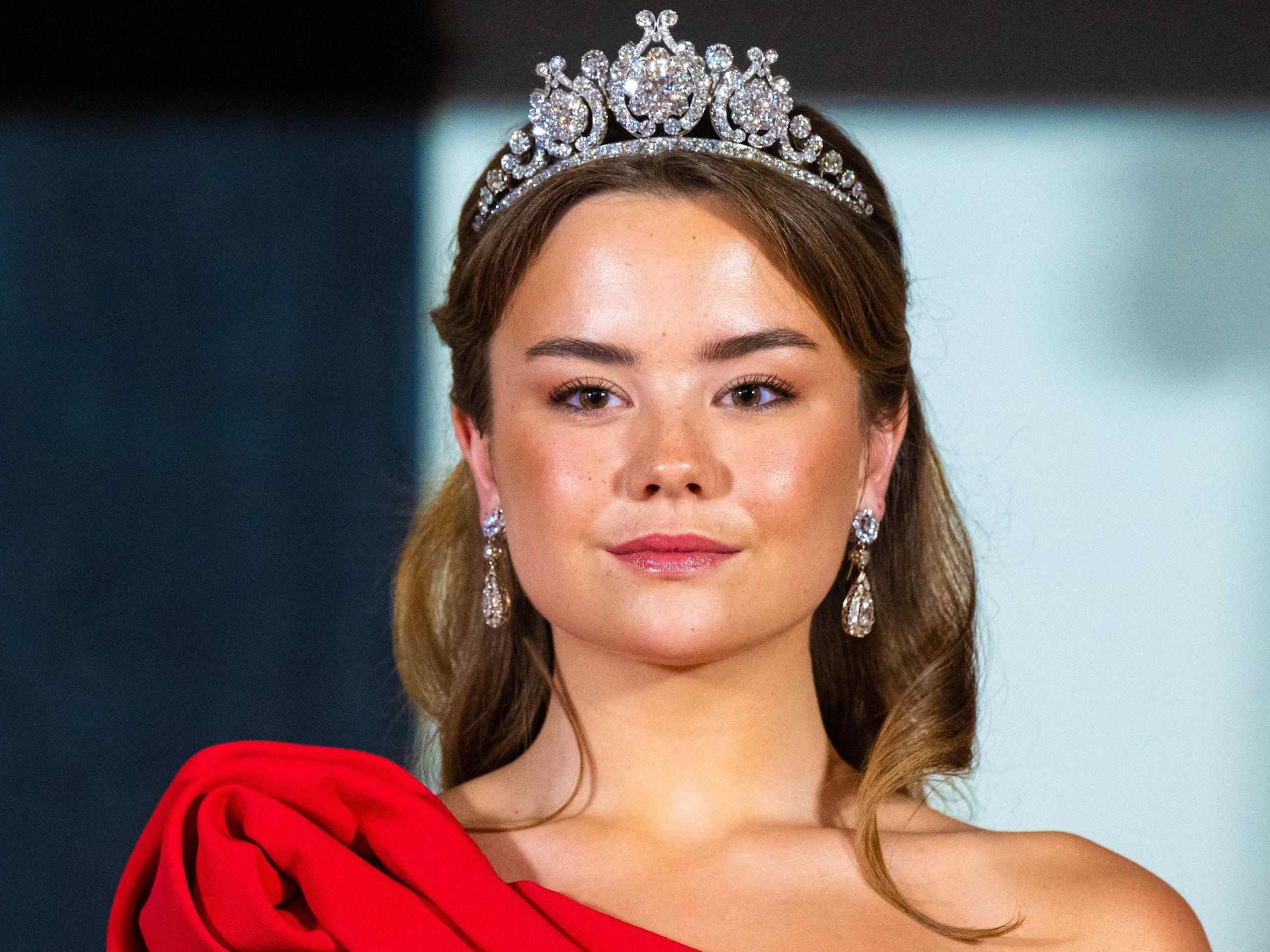 Mit 19 Jahren feierte Prinzessin Ariane der Niederlande beim Staatsbankett für Japan ihr glanzvolles Tiara-Debüt im Palast von Amsterdam.
