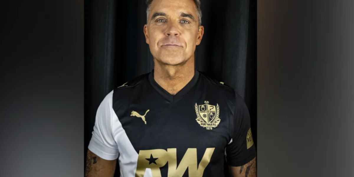 Robin Williams im Trikot des englischen Fußballvereins Port Vale