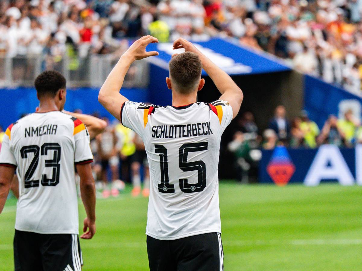 Nico Schlotterbeck und Felix Nmecha im DFB-Trikot.