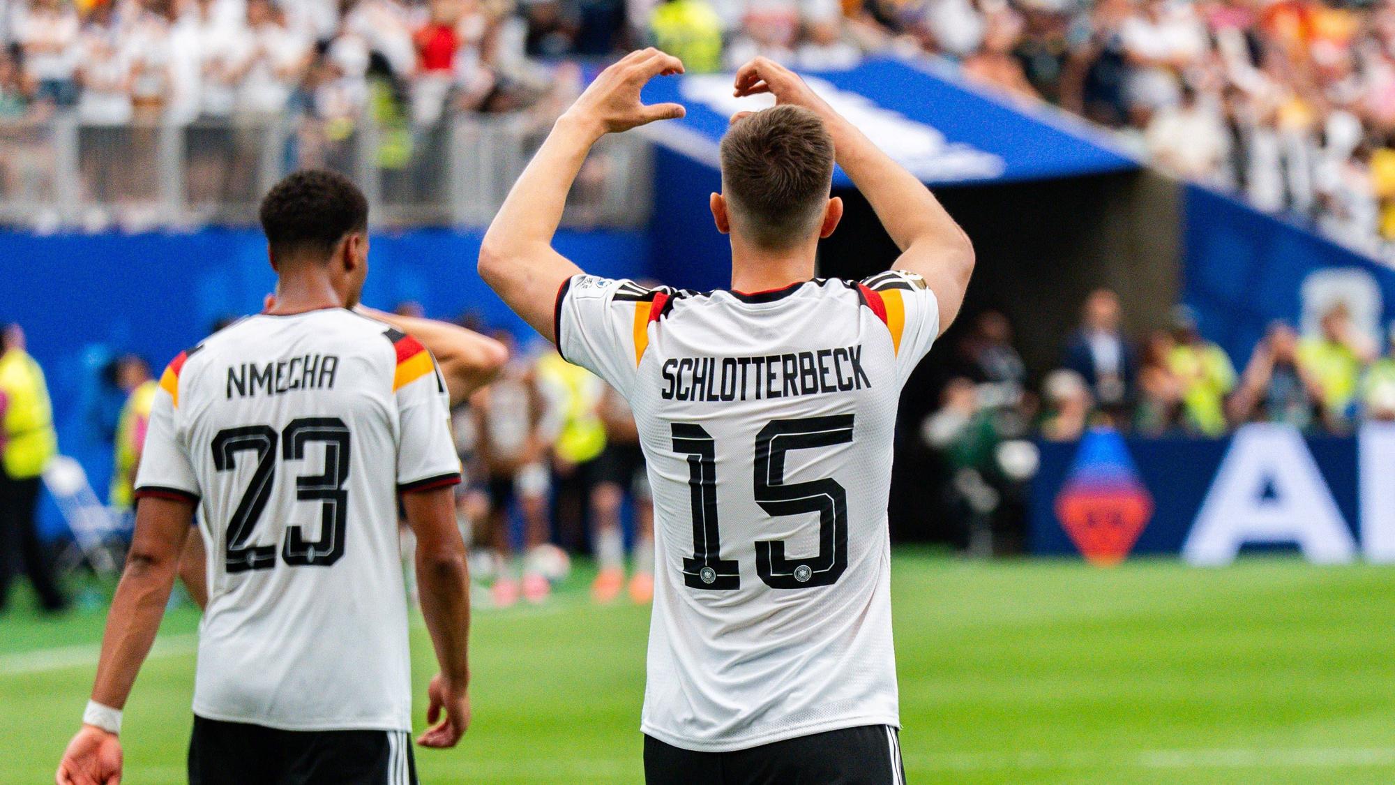 Nico Schlotterbeck und Felix Nmecha im DFB-Trikot.