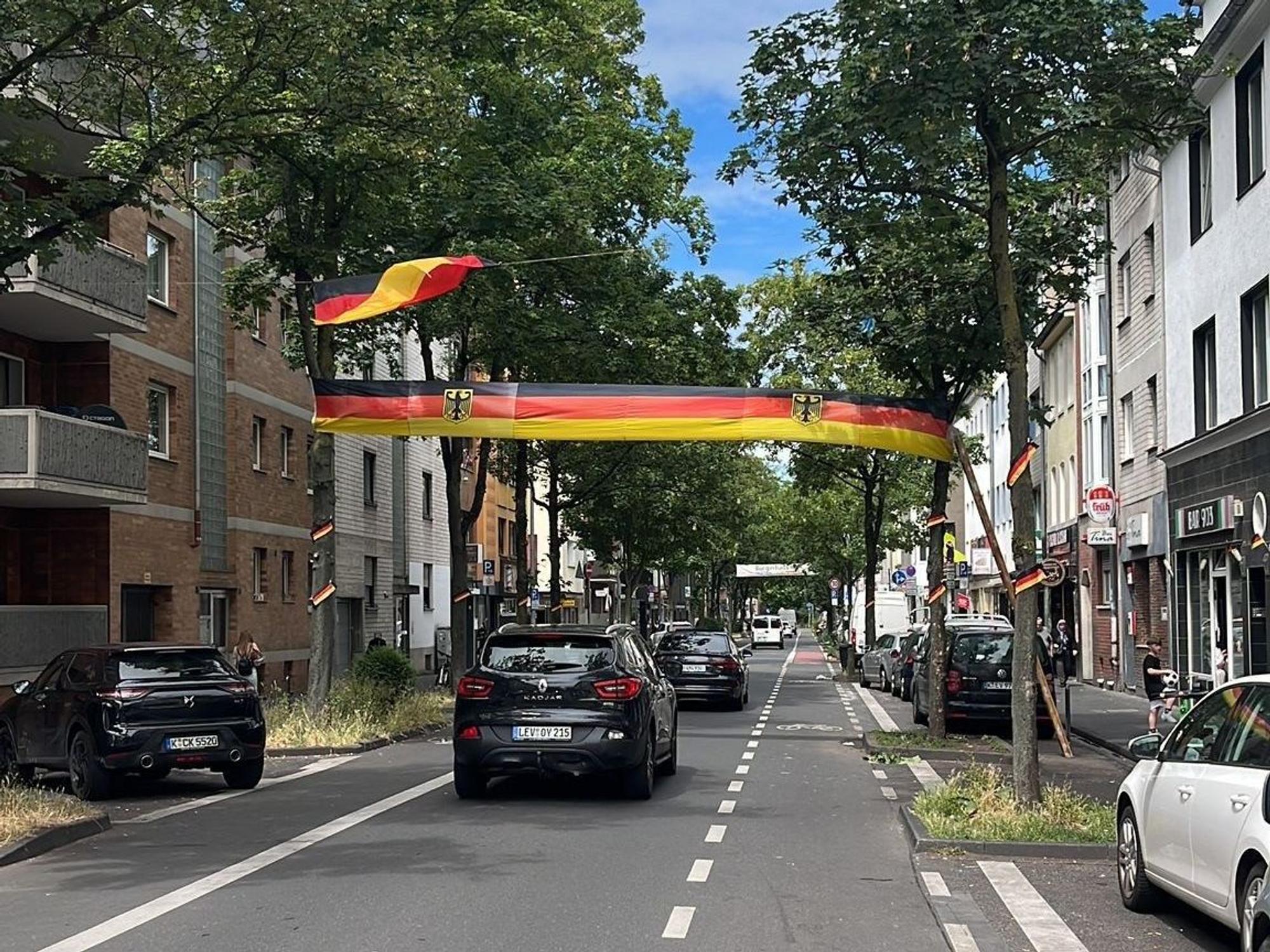Deutschlandfahnen in Kalk