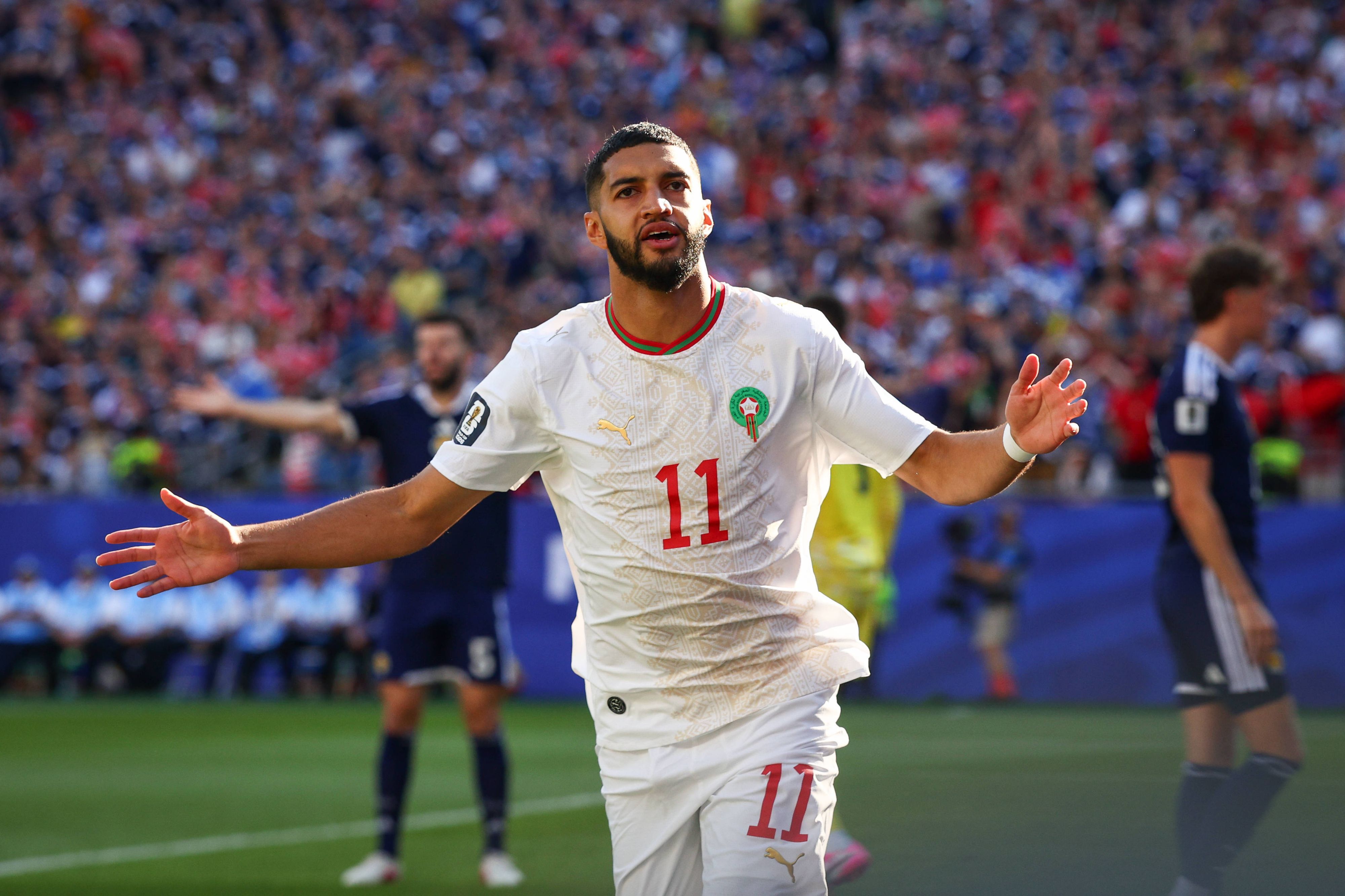 Ismael Saibari jubelt über sein Tor.