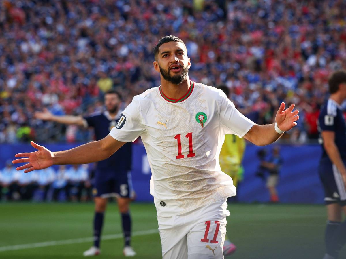 Ismael Saibari jubelt über sein Tor.