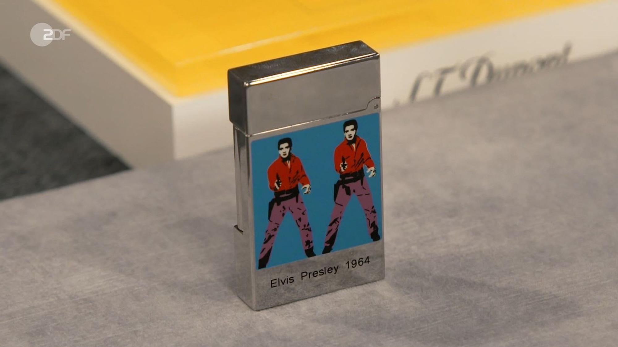 Das limitierte Dupont-Feuerzeug mit Elvis-Motiv von Andy Warhol aus dem Jahr 2007 wurde auf 250 bis 300 Euro geschätzt. Als Elvis-Fan zahlte Sarah Schreiber gerne 250 Euro.
(Bild: ZDF)