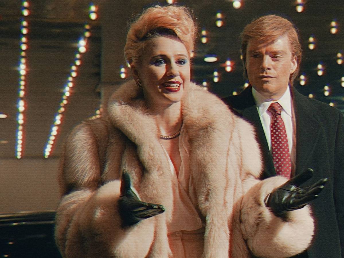 „The Apprentice“ zeigt auch, wie Donald Trump (Sebastian Stan) seine erste Frau Ivana (Marija Bakalowa) kennenlernte. (Bild: ZDF/Pief Weyman)