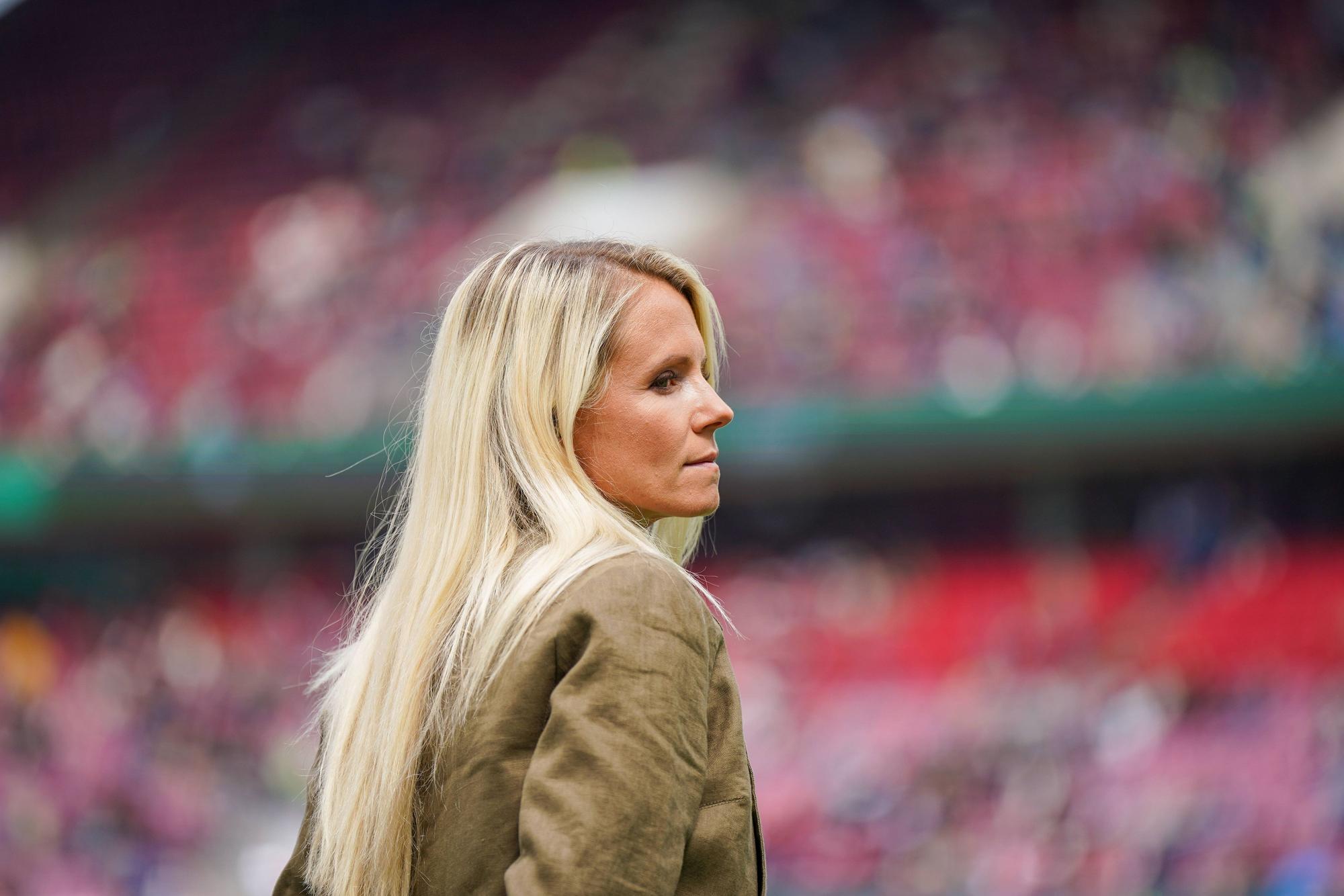 Julia Simic steht im Kölner Stadion.
