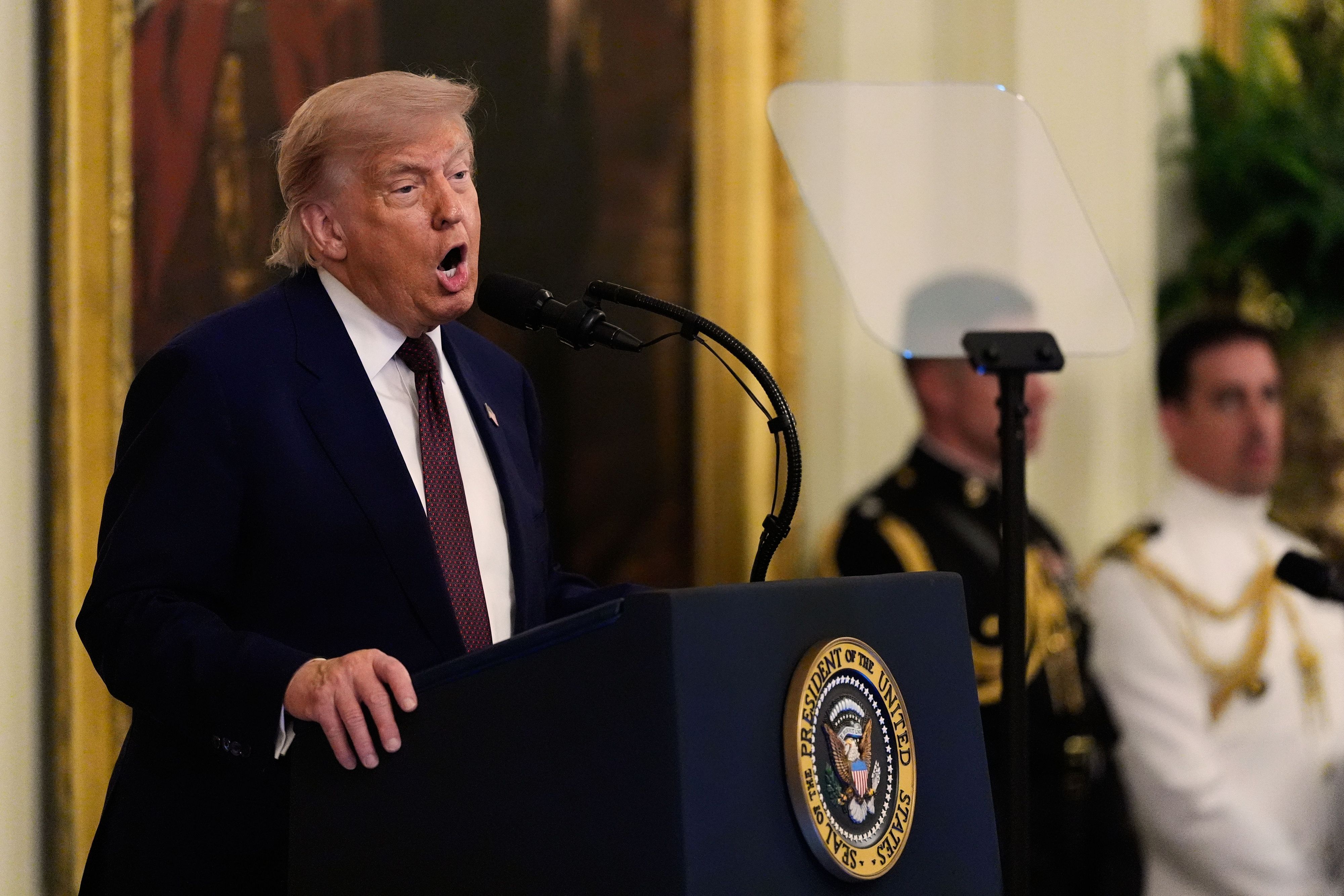 US-Präsident Donald Trump hält im East Room des Weißen Hauses eine Rede