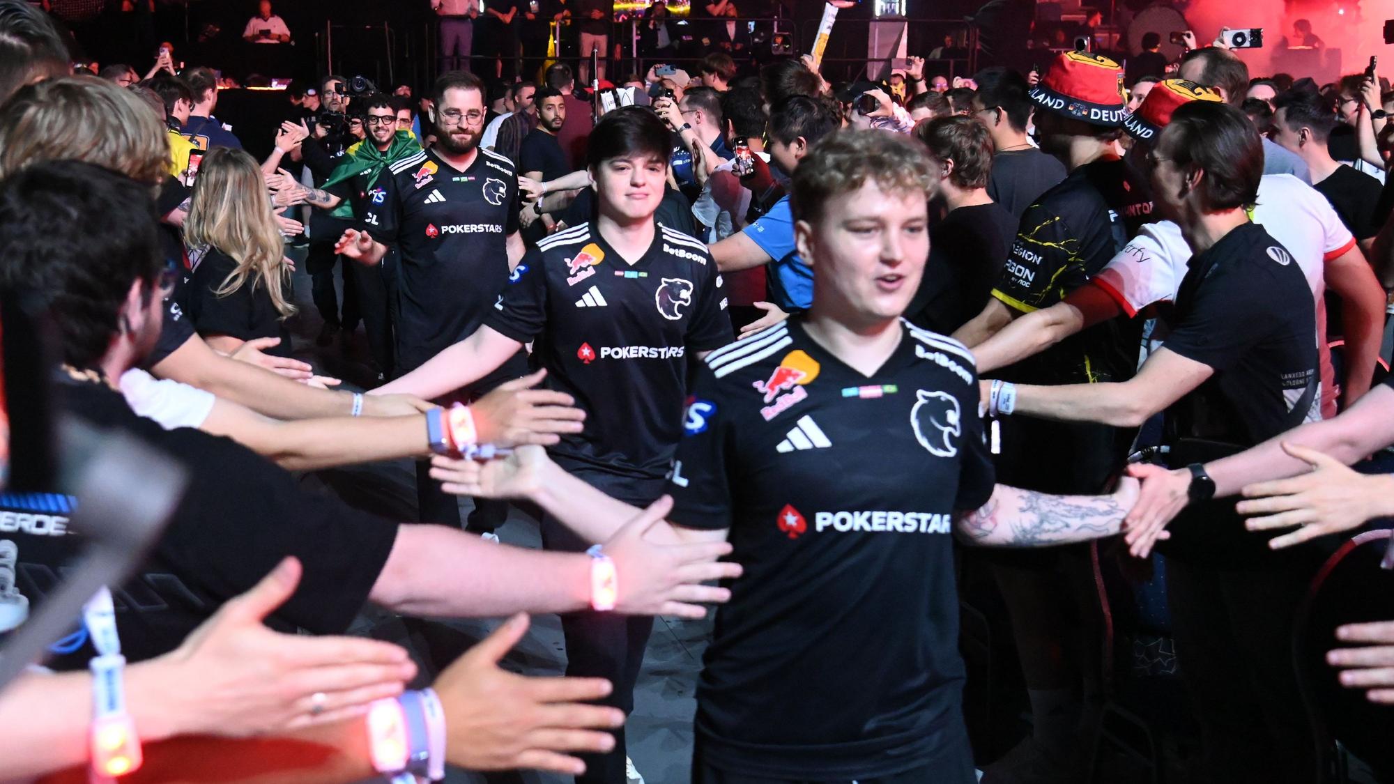 IEM Cologne: Einmarsch der Spieler in die Lanxess-Arena.
