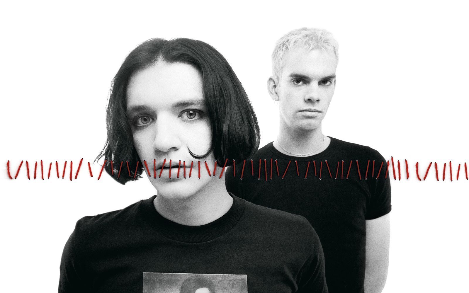 Aus einer anderen Zeit: Brian Molko (links) und Stefan Olsdal, heute die einzigen verbliebenen Mitglieder der Band, blicken mit Placebo auf 30 aufregende Jahre zurück. (Bild: Scarlet Page)