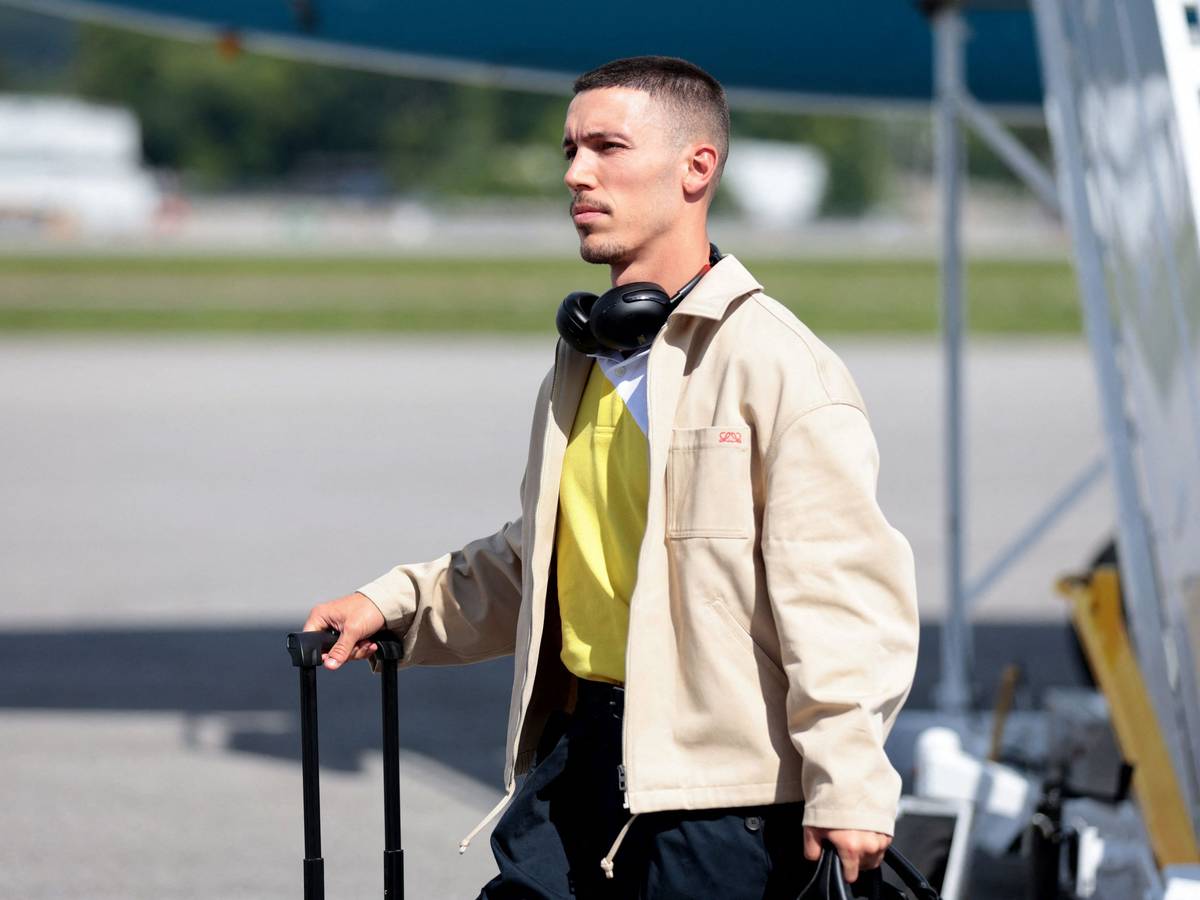 Alejandro Grimaldo bei der Abreise zur WM 2026.