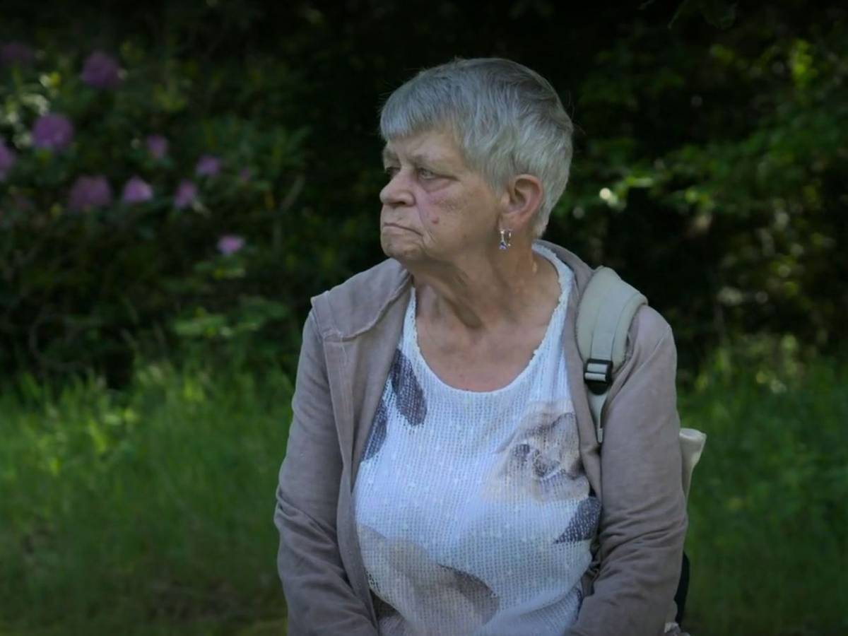 Regina Brieler ist 71 Jahre alt. Am Ende des Monats bleiben ihr 295 Euro zum Leben. (Bild: ARD)