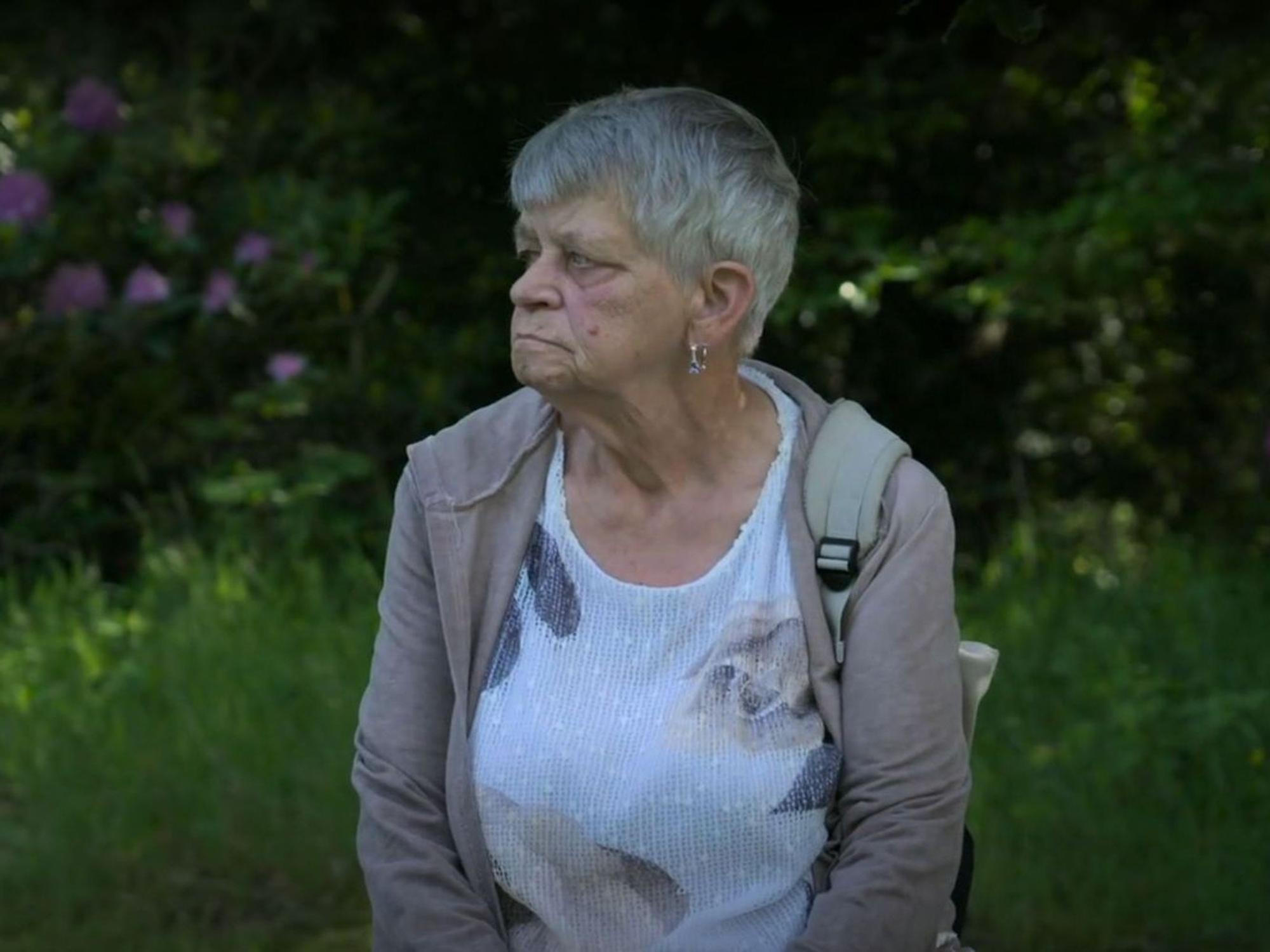 Regina Brieler ist 71 Jahre alt. Am Ende des Monats bleiben ihr 295 Euro zum Leben. (Bild: ARD)
