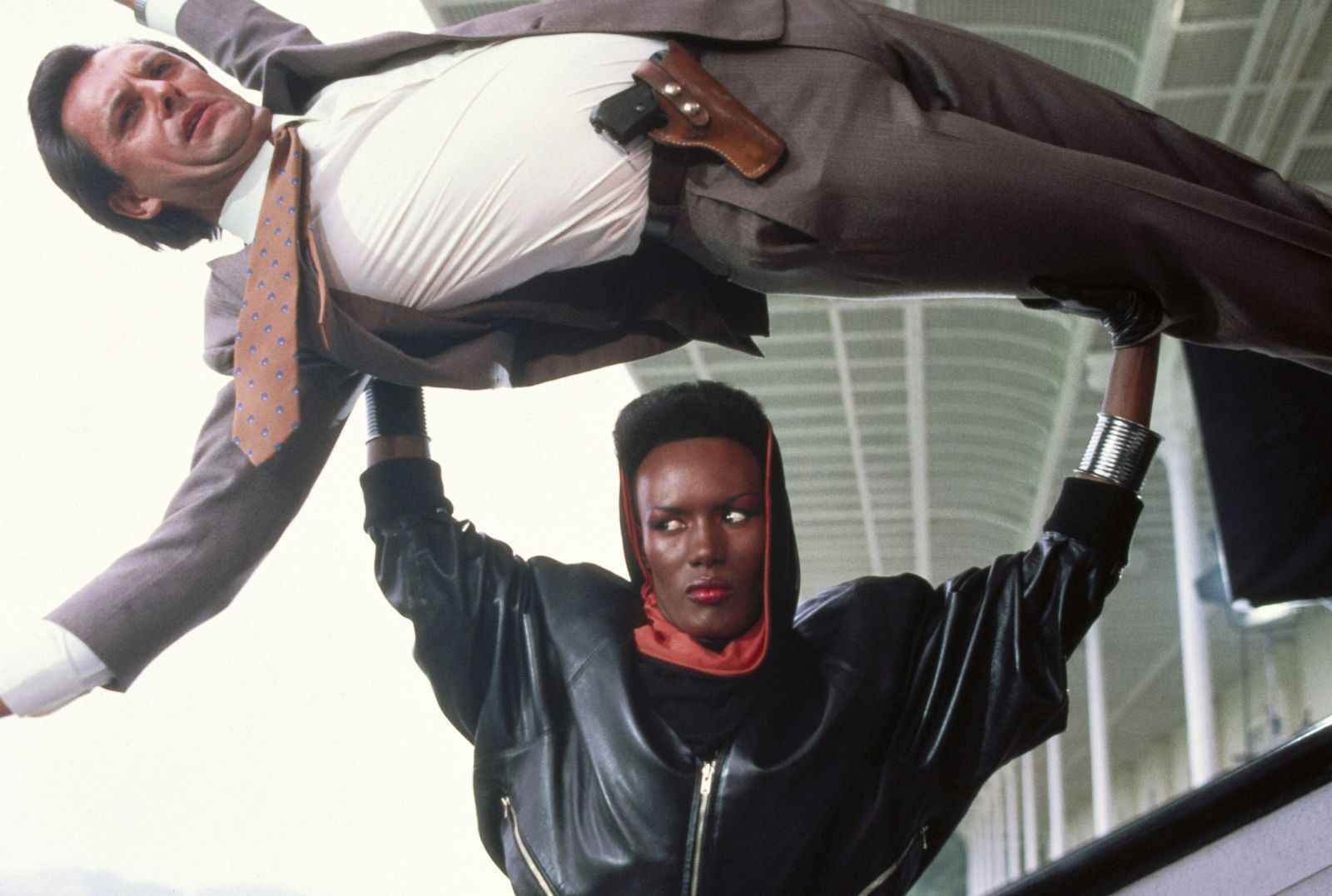 May Day (Grace Jones) ist die gefährliche Gegnerin von James Bond.  (Bild: RTL / (c) 1985 Danjaq, LLC and Metro-Goldwyn-Mayer Studios Inc. All Rights Reserved)