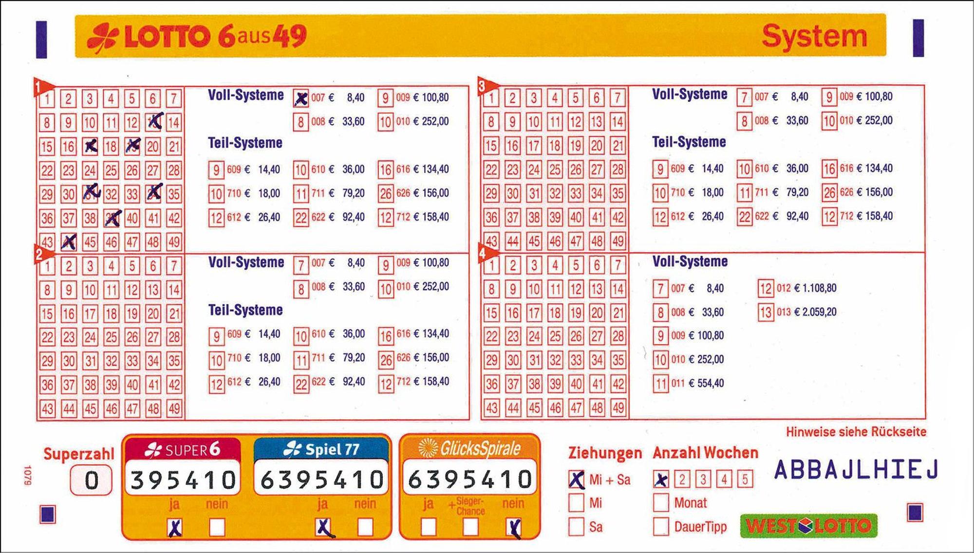 Ein Lotto 6aus49 Spielschein, bei dem die Glückszahlen für ein Voll-System 007 angekreuzt wurden
