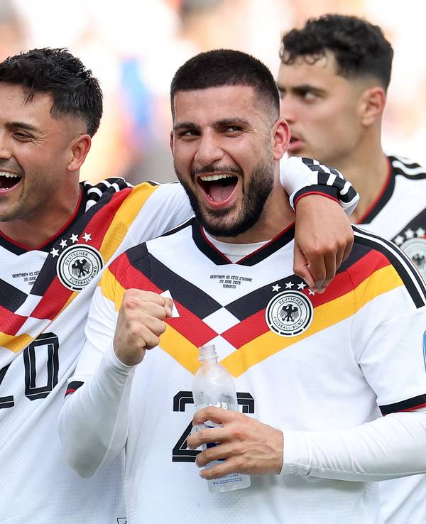 Nadiem Amiri und Deniz Undav jubeln gegen die Elfenbeinküste.