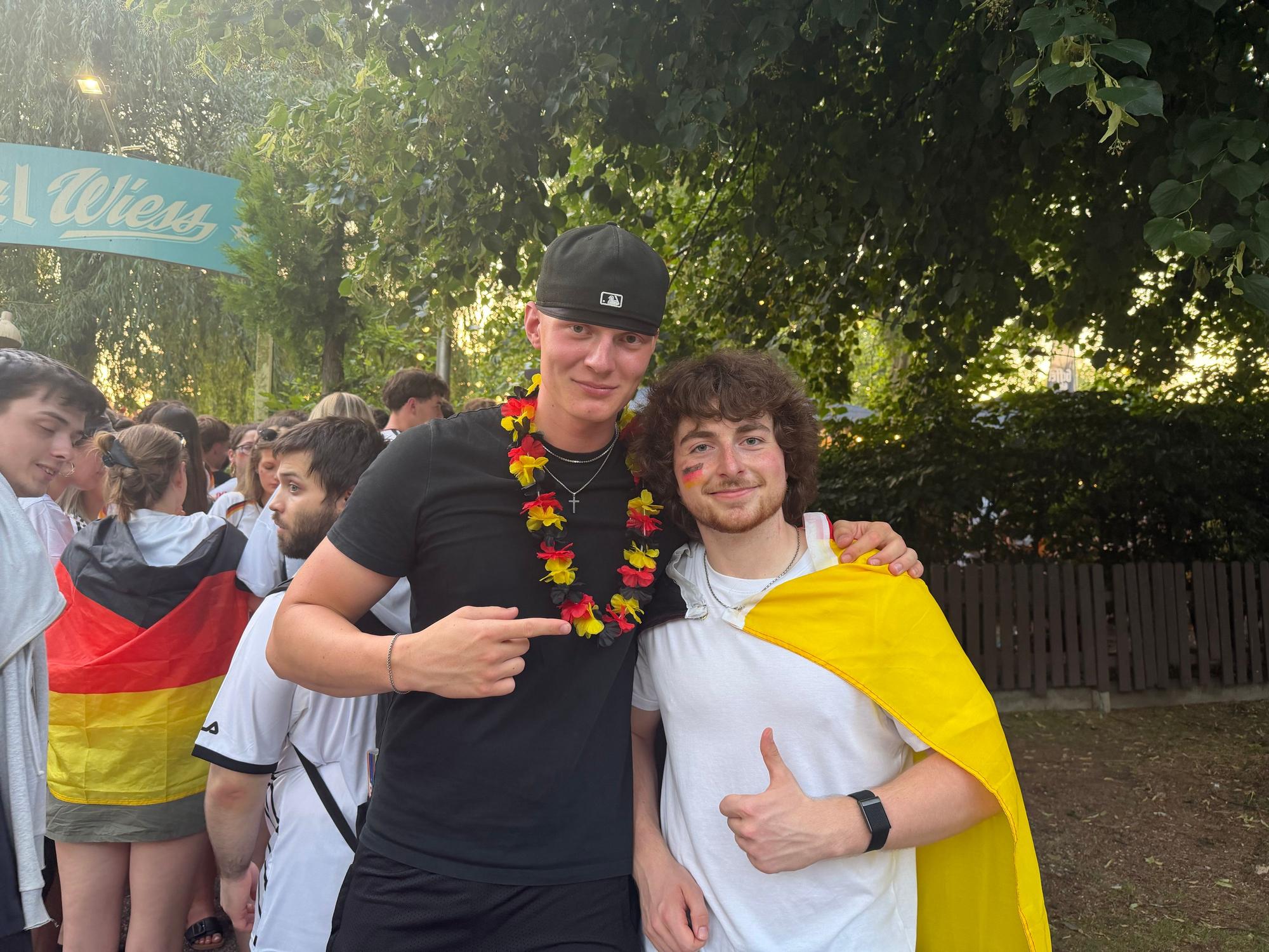 Oskar (links) und Lars wünschen sich wieder Public Viewing.