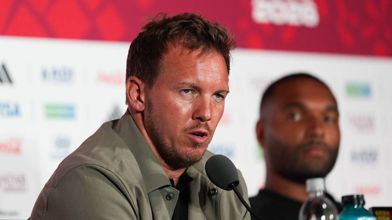 Julian Nagelsmann spricht bei der Pressekonferenz.