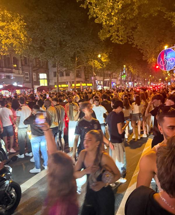 Nach dem zweiten WM-Sieg wurde auf Köln Straßen gefeiert, wie hier auf dem Hohenzollernring.