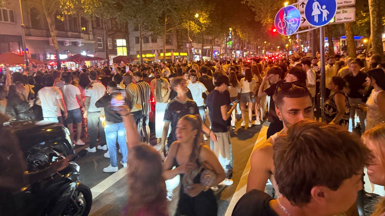 Nach dem zweiten WM-Sieg wurde auf Köln Straßen gefeiert, wie hier auf dem Hohenzollernring.