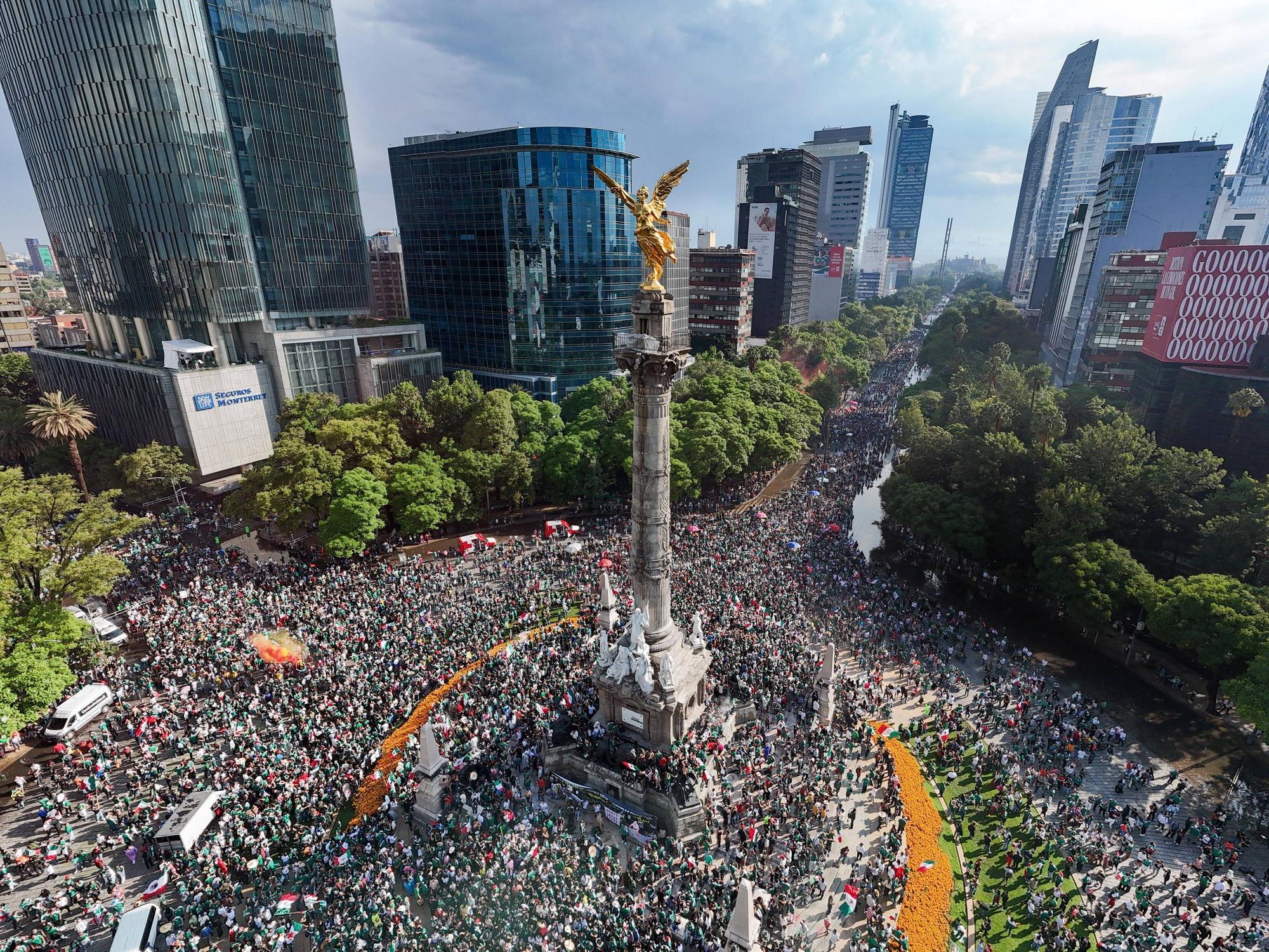 Massenweise WM-Fans in Mexiko-Stadt