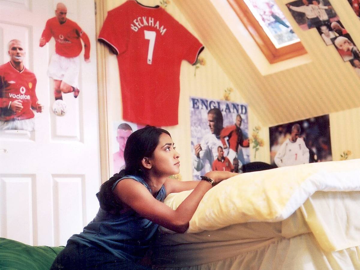 Die junge Inderin Jess (Parminder Nagra) eifert ihrem großen Vorbild David Beckham nach. (Bild: SWR/Capelight Pictures)