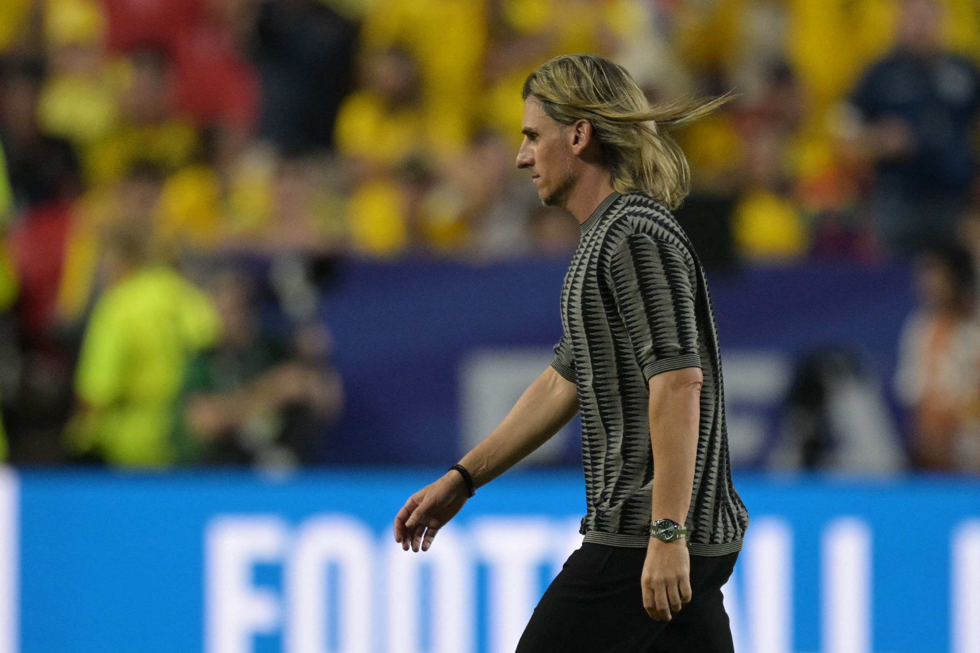 Ecuador-Trainer Sebastián Beccacece geht geschlagen vom Platz.