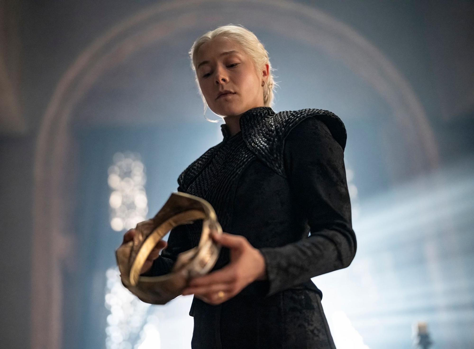 Am Ziel? Königin Rhaenyra (Emma D'Arcy) hält endlich die Krone ihres Vaters in den Händen. (Bild: HBO MAX)